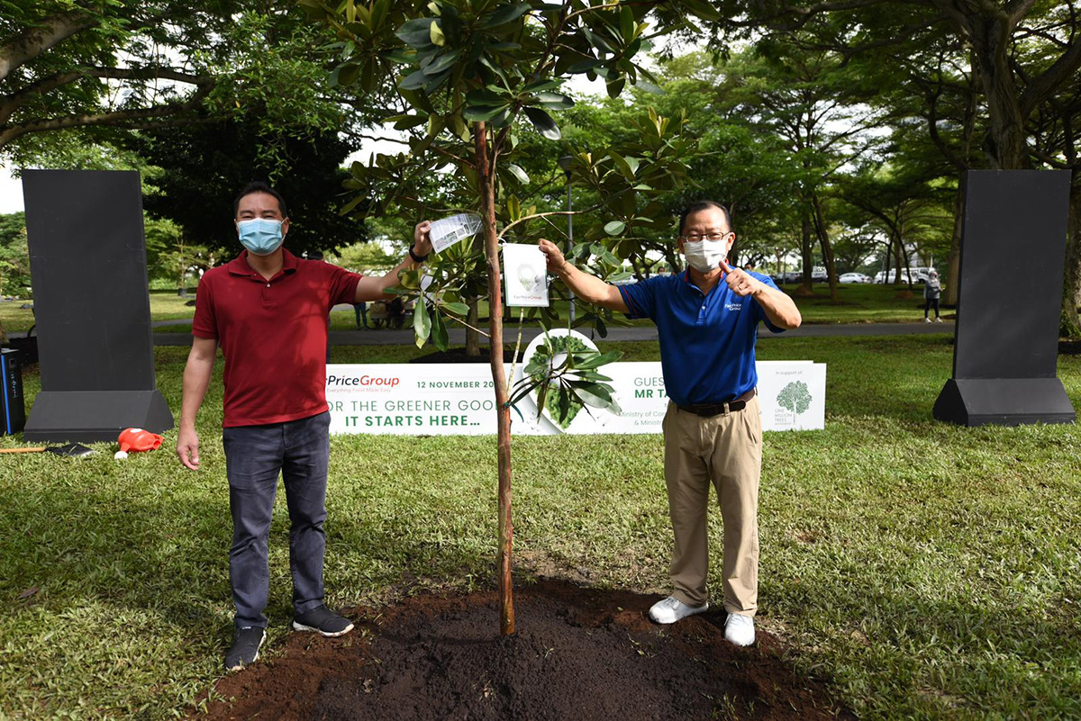 FairPrice Foundation contributes $180,000 to the National Park Board (NParks)'s Garden City Fund and OneMillionTrees movement (12 November 2021)